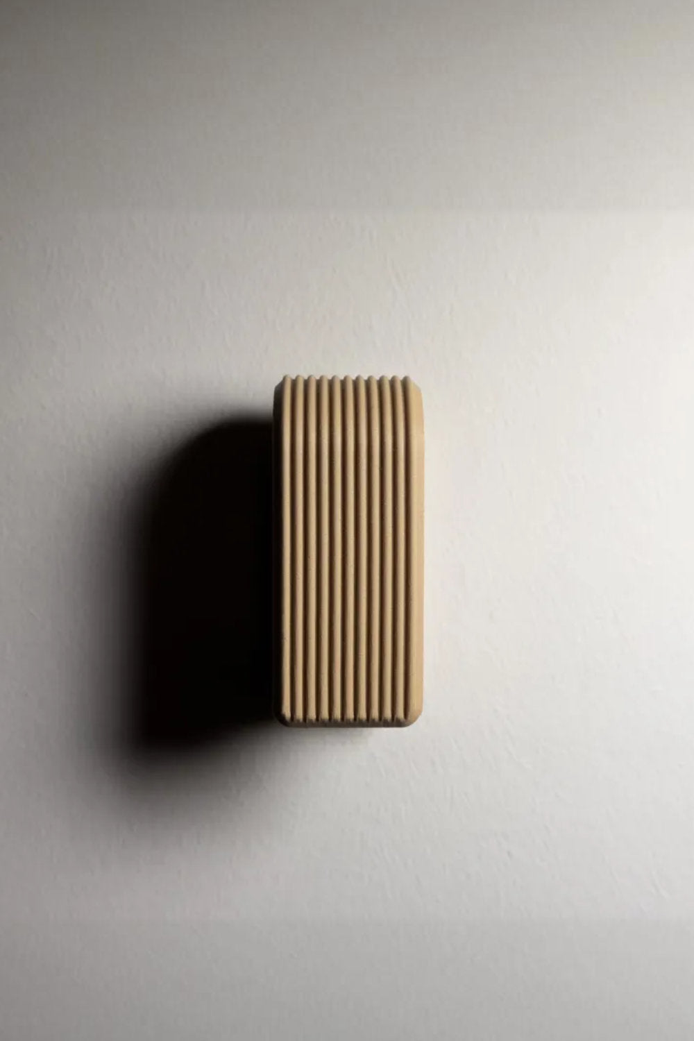 Auto-locking Hanger