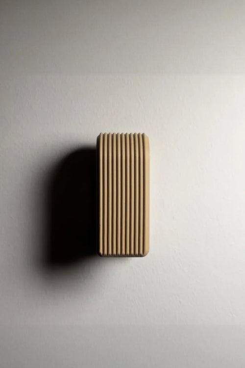 Auto-locking Hanger