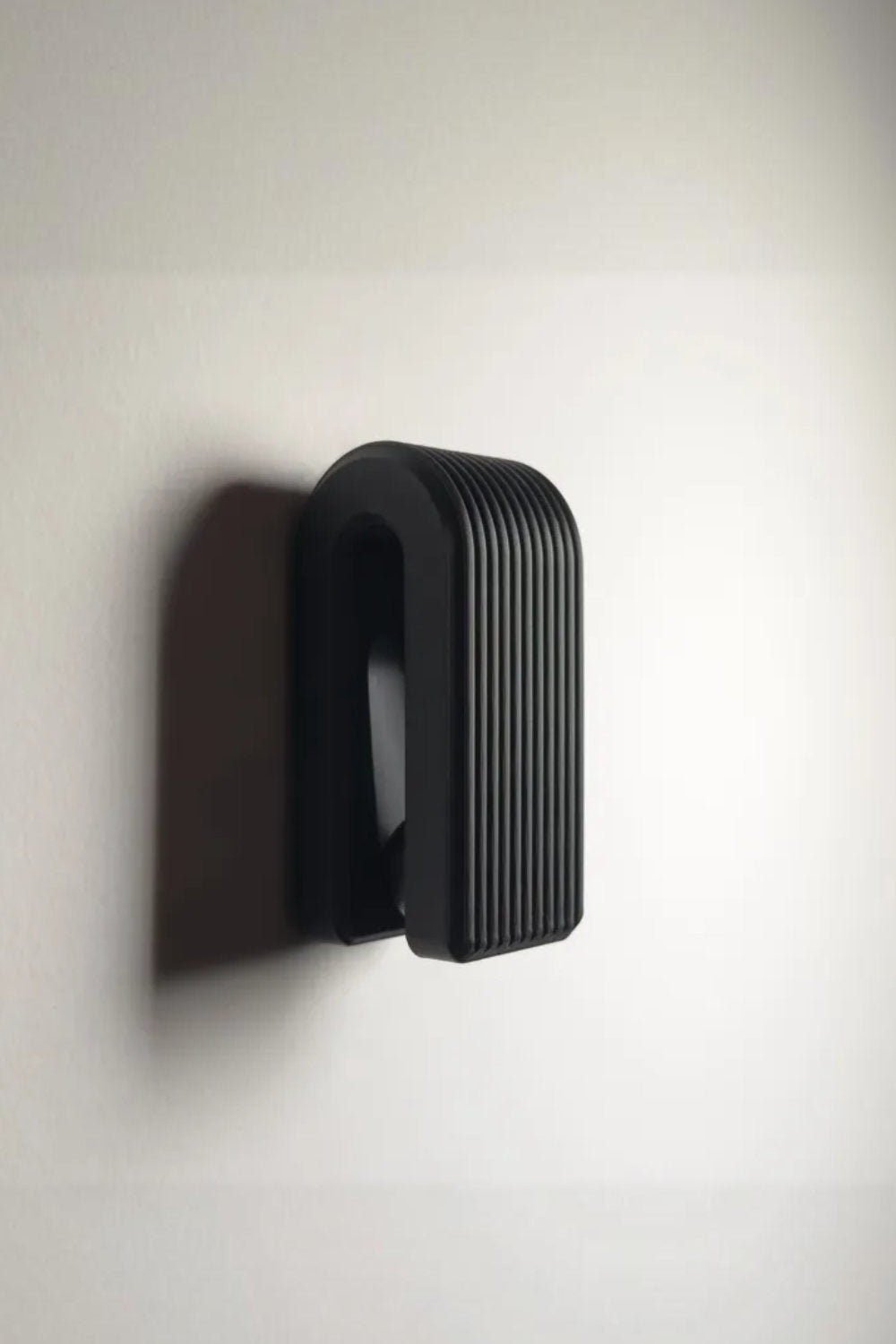 Auto-locking Hanger